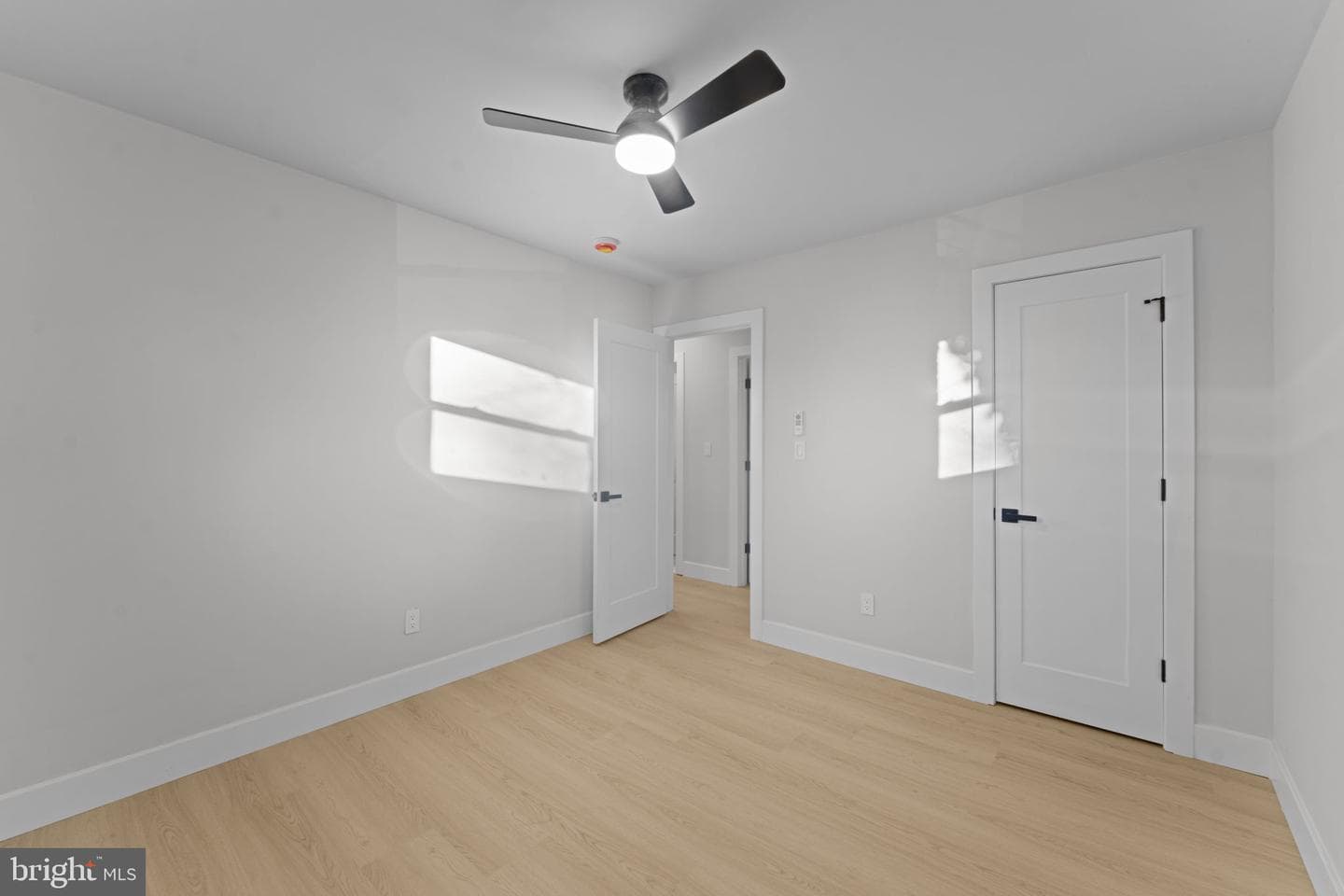 5117 Emo Street photo 23