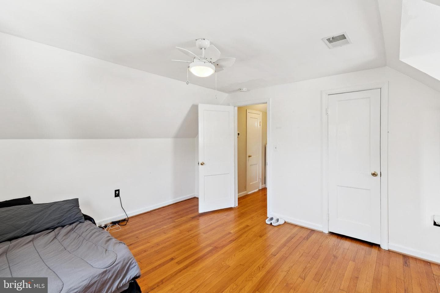 305 Cedar Ridge Drive photo 11