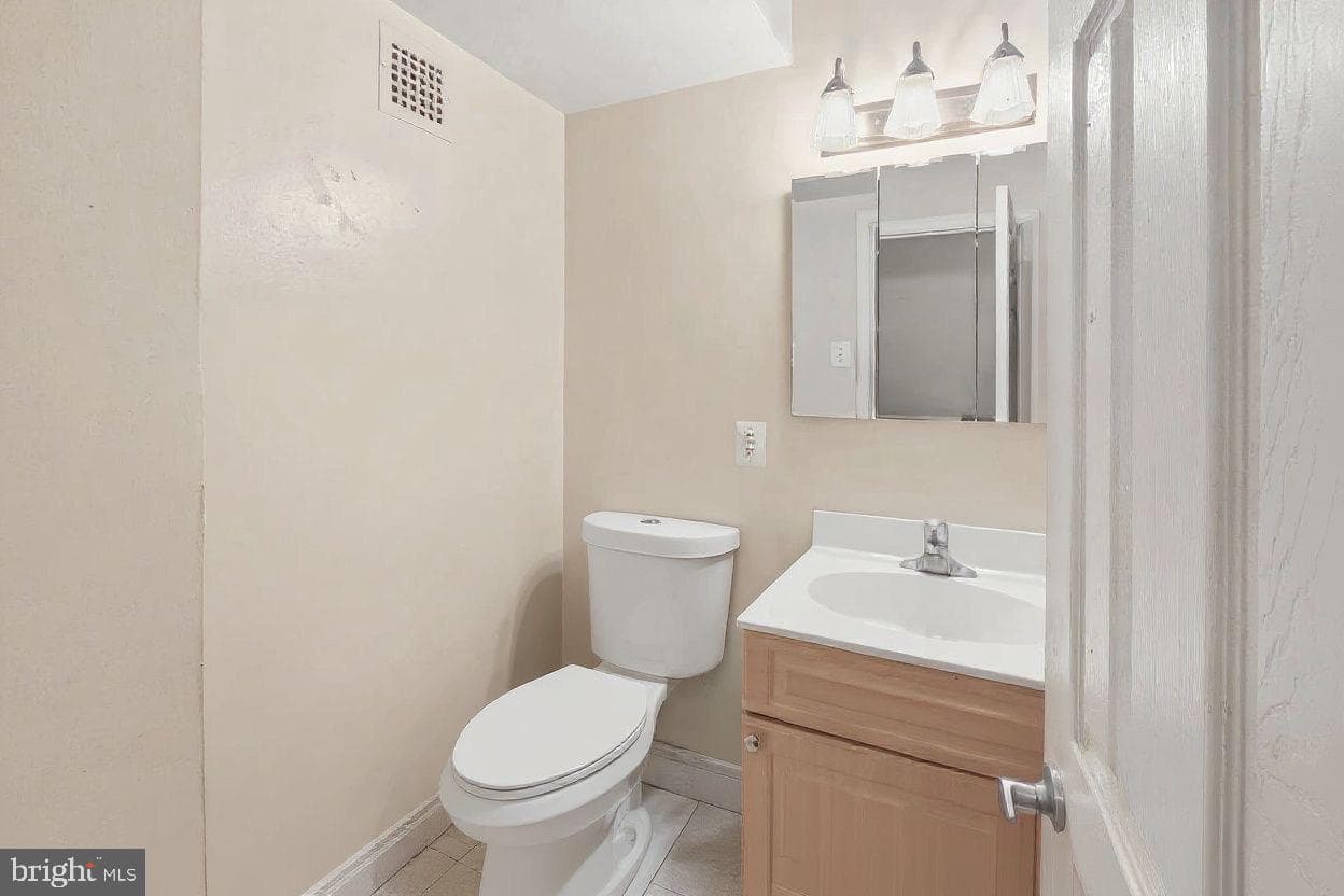 1005 Chillum Road #305 photo 9