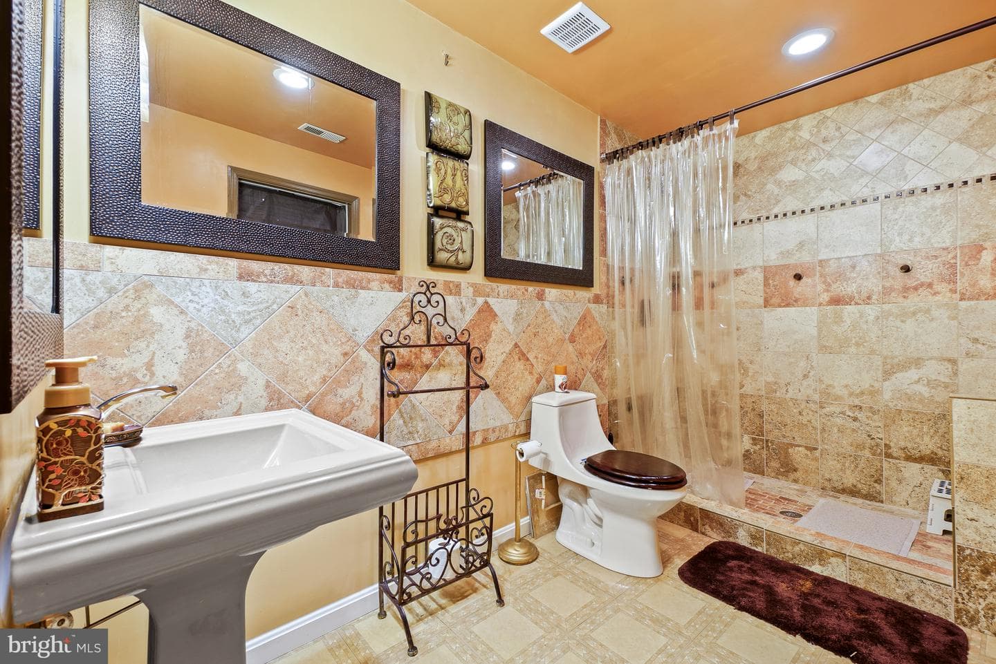 2303 Whitehall Street photo 27
