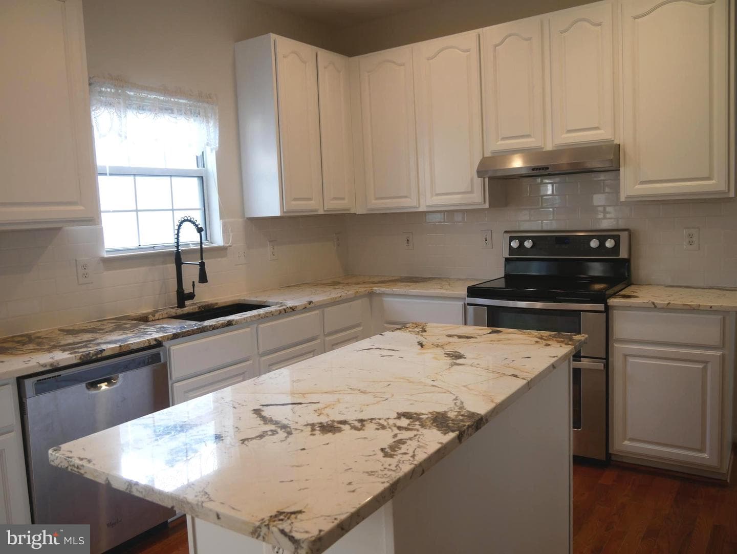 5704 Allwood Court photo 9