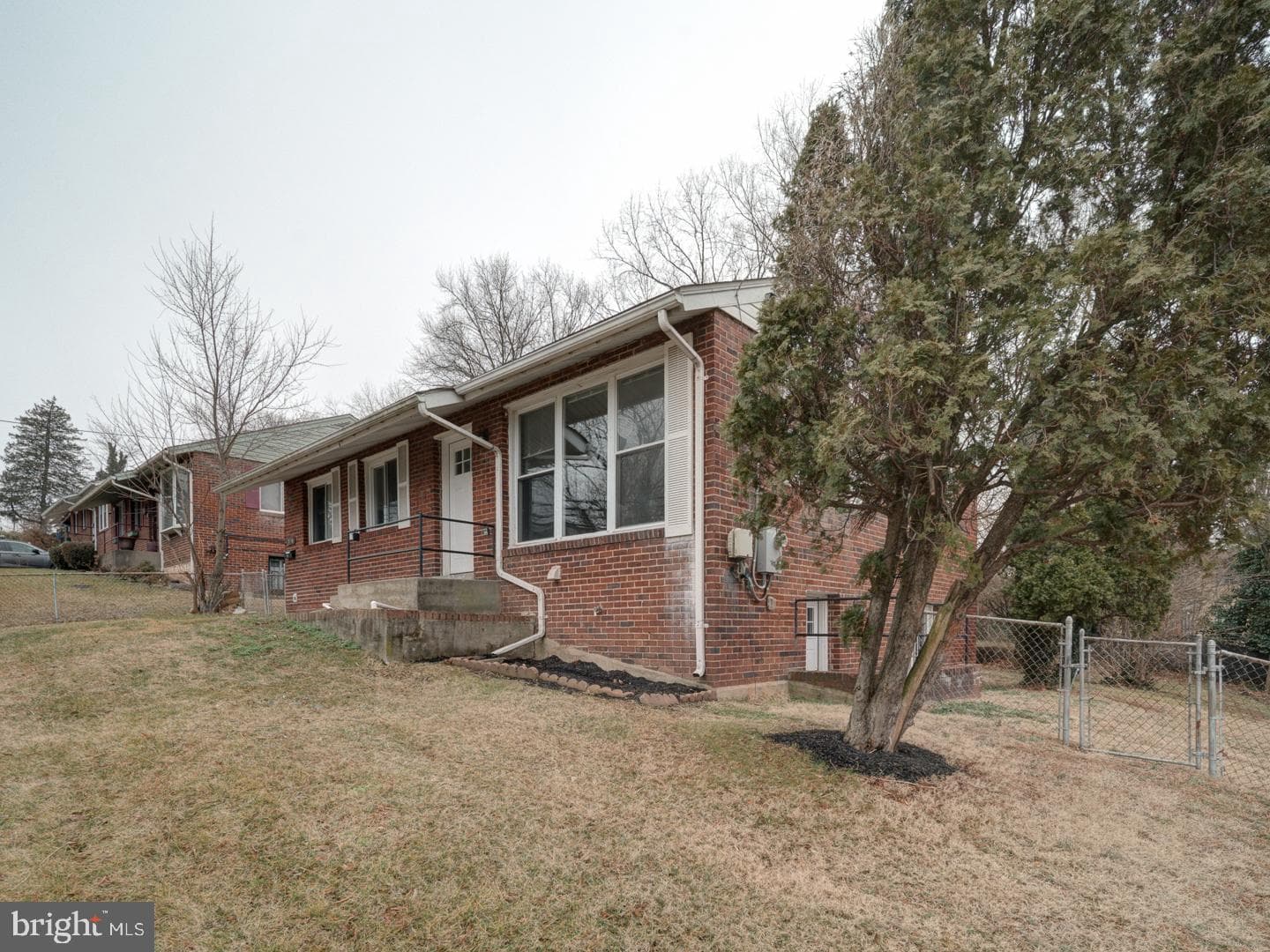 709 Marcy Avenue photo 2