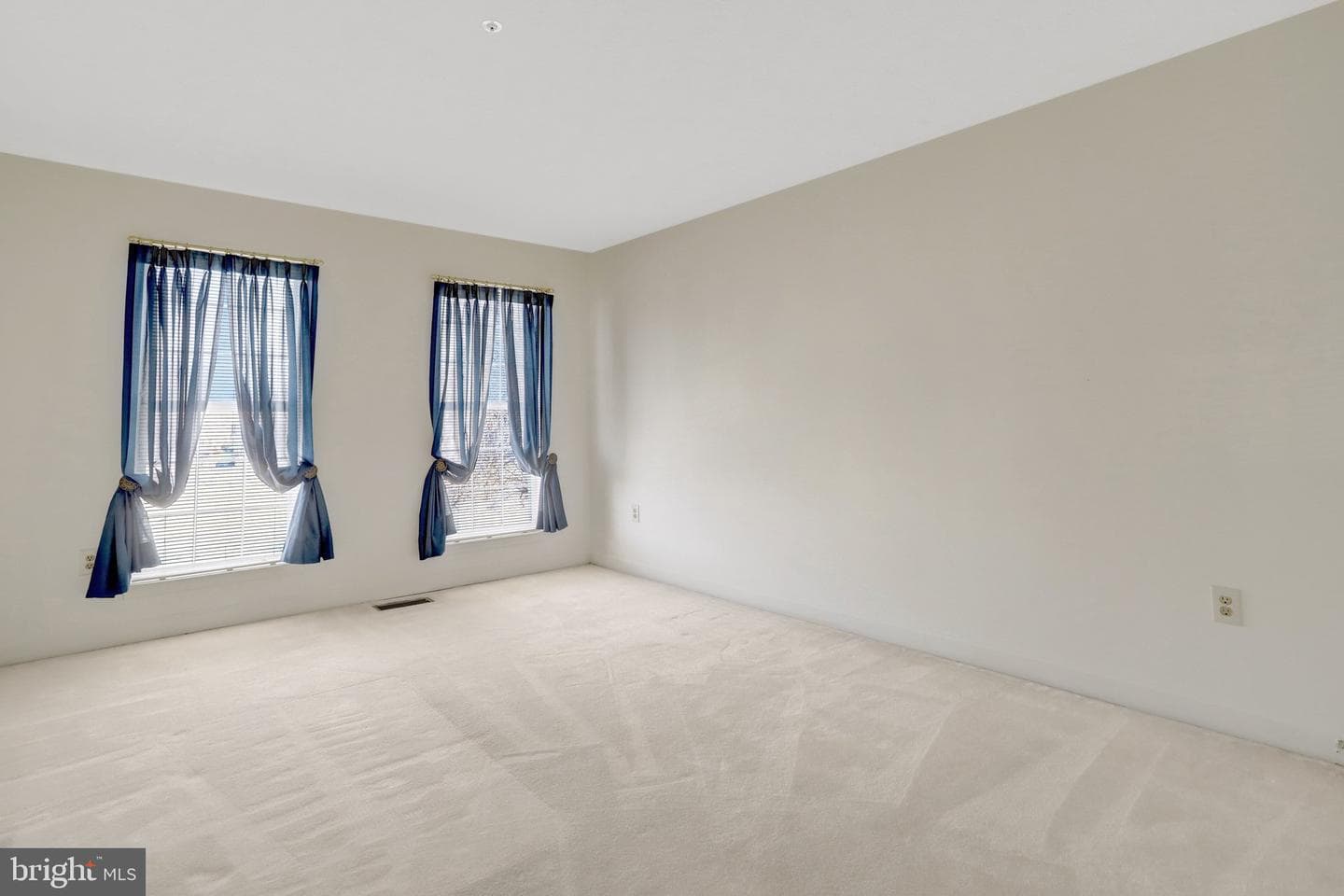 1407 Aragona Boulevard photo 51