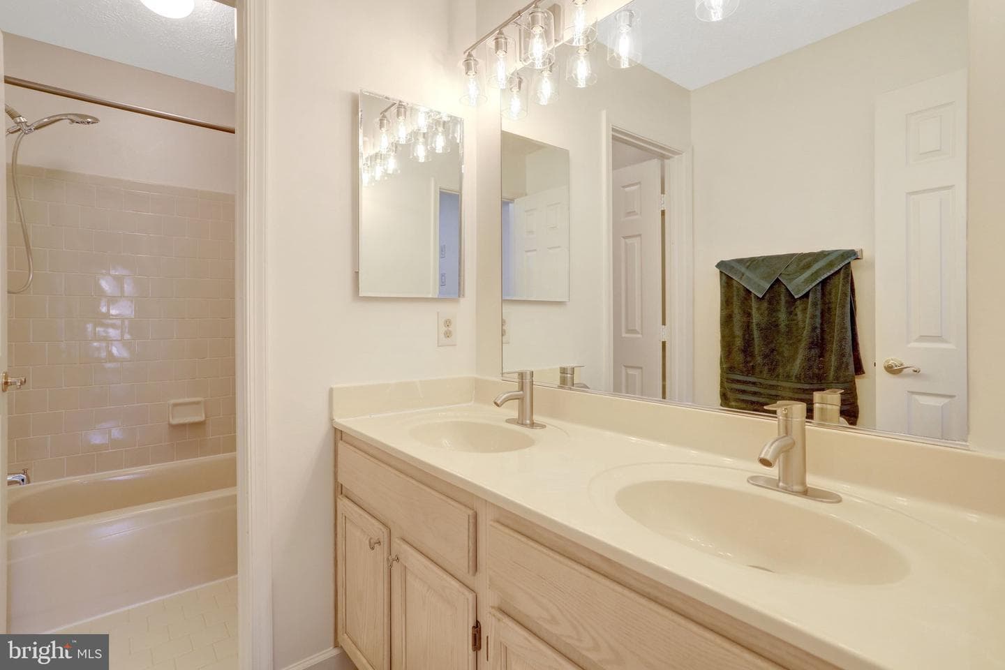 1407 Aragona Boulevard photo 59