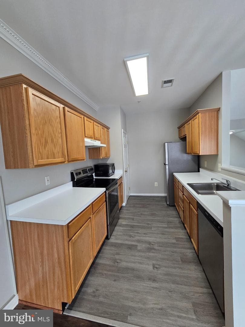 14226 Hampshire Hall Court #402 photo 9