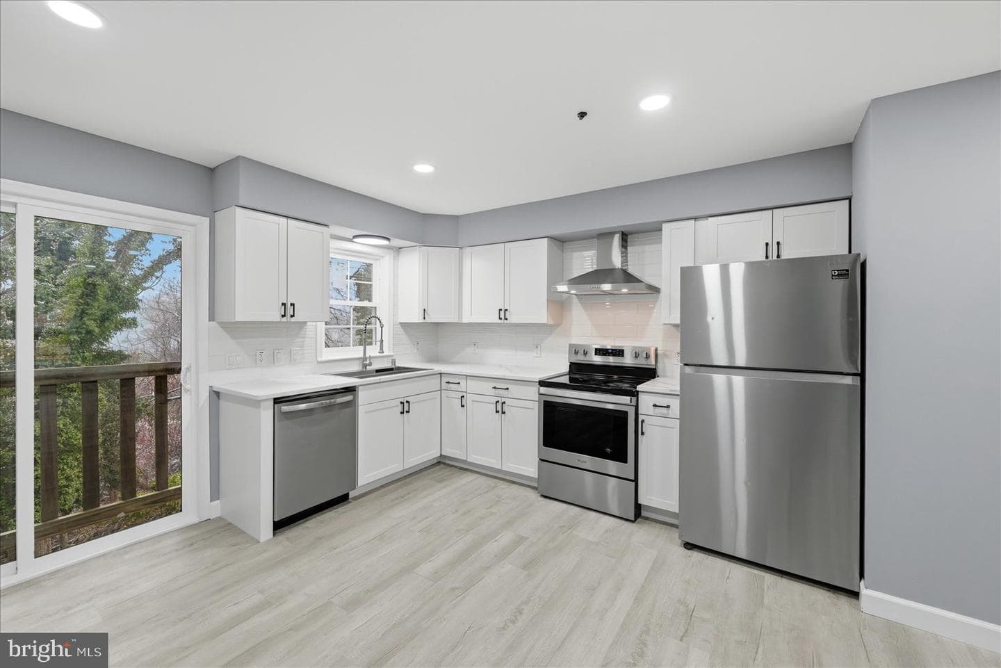 6915 Adel Street photo 9