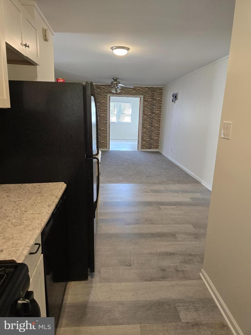 7627 Greenleaf Road photo 18