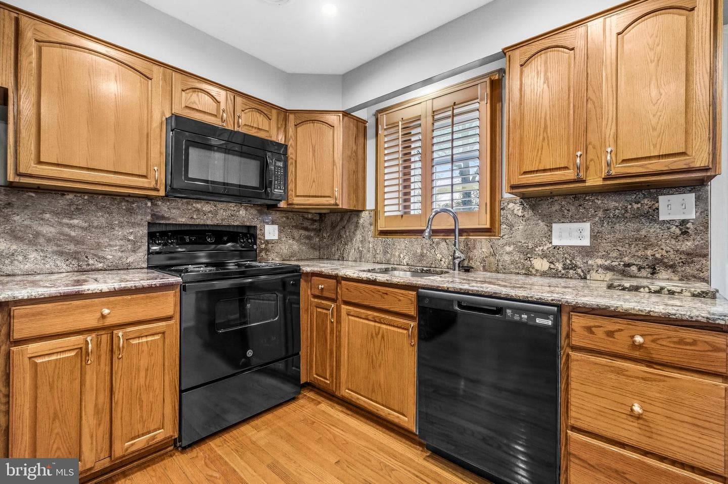 4303 Skyline Drive photo 9