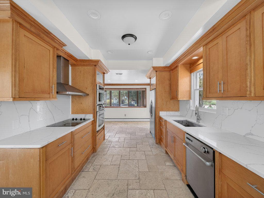 13610 Woodedge Drive photo 16