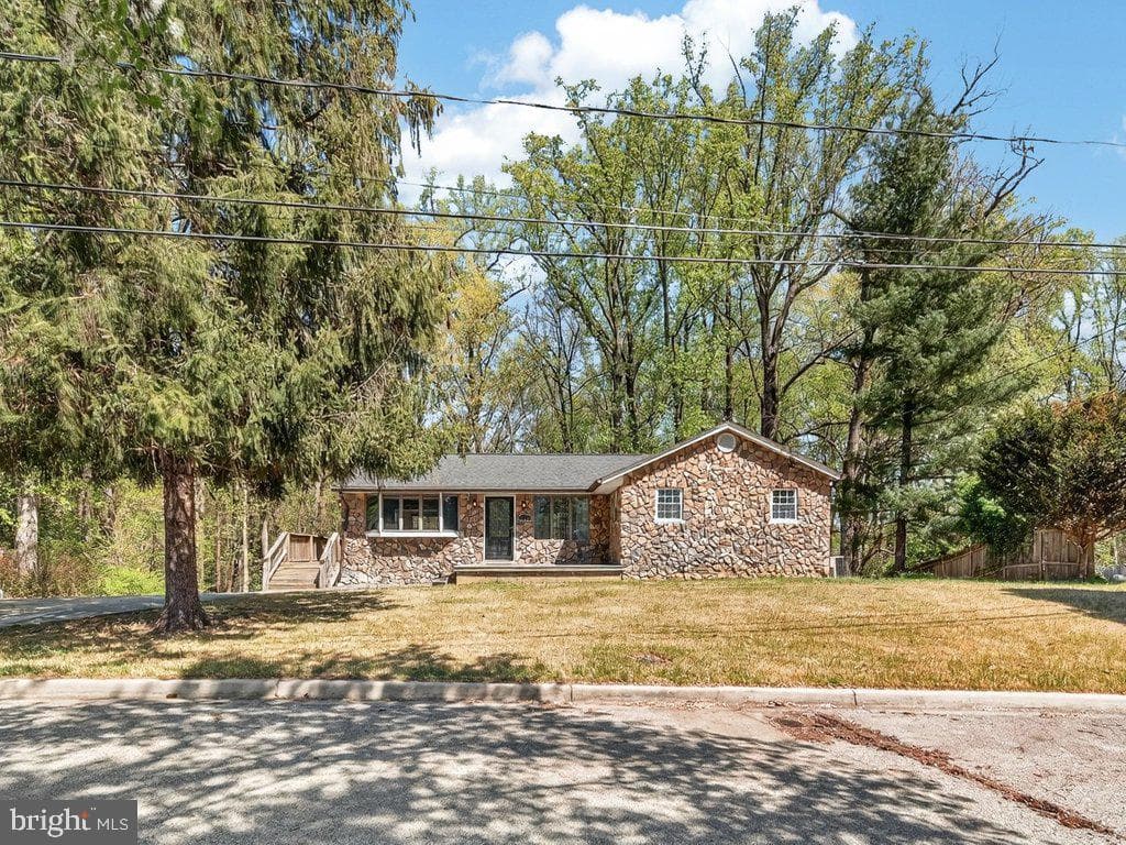 13610 Woodedge Drive photo 2