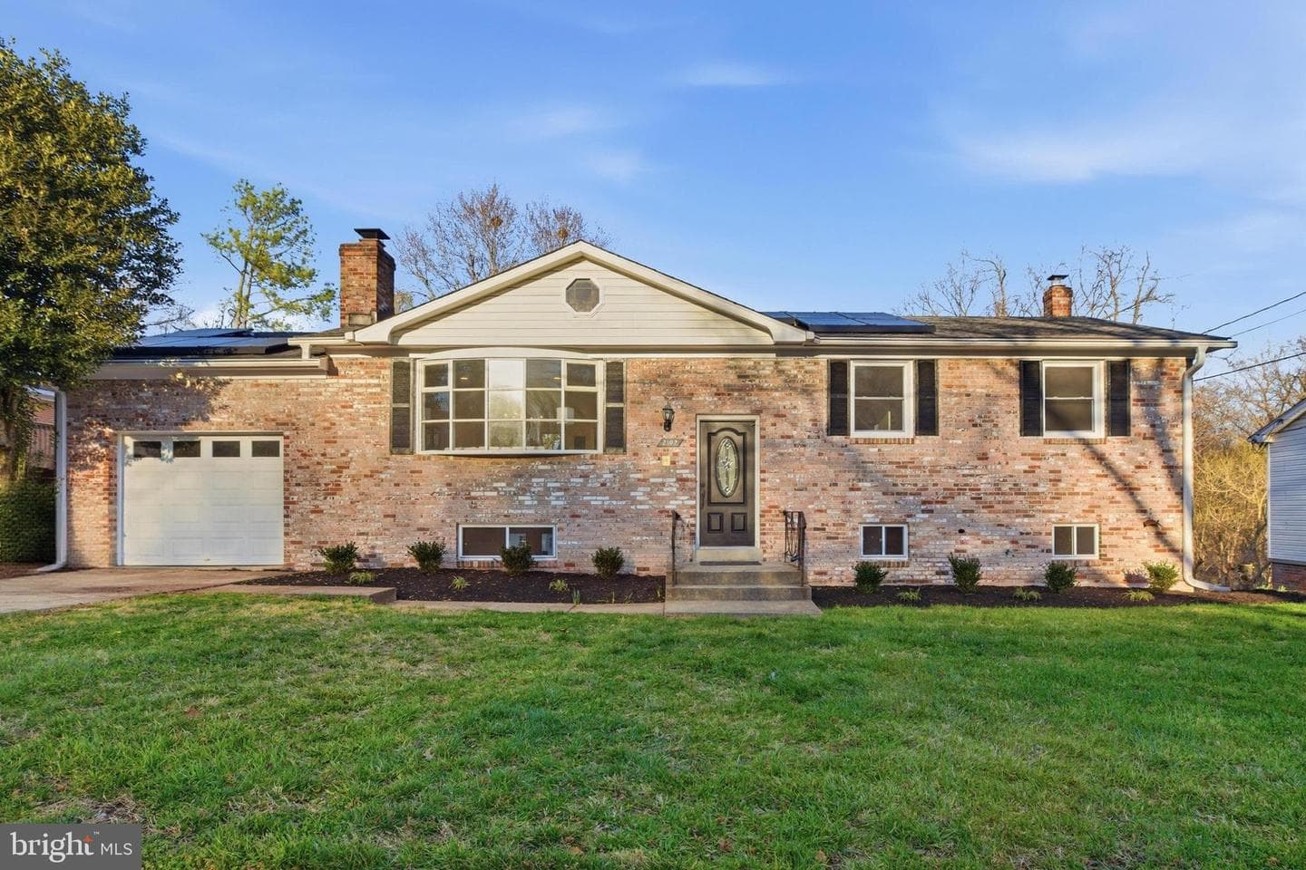 2102 Trafalgar Drive photo 2