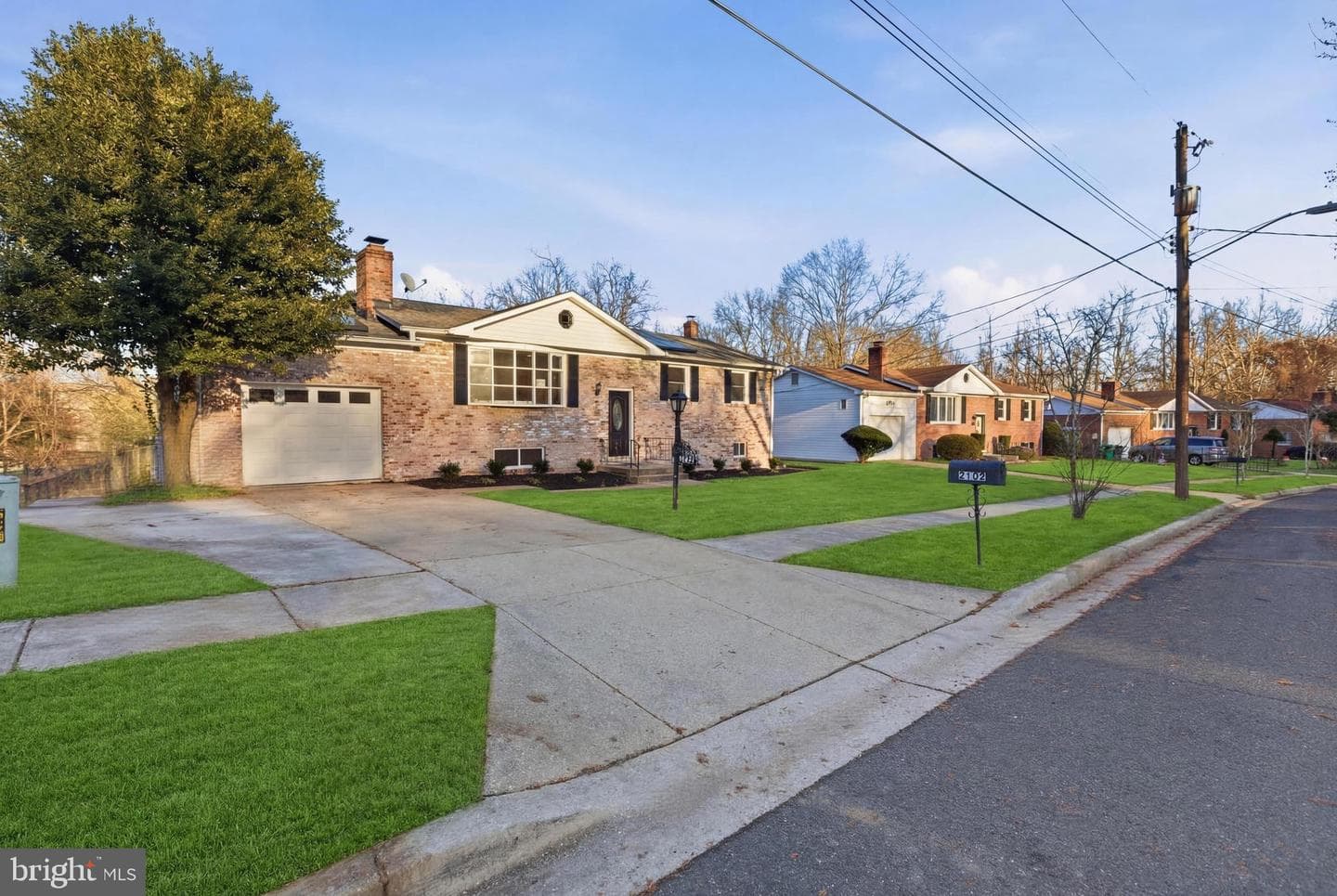 2102 Trafalgar Drive photo 3