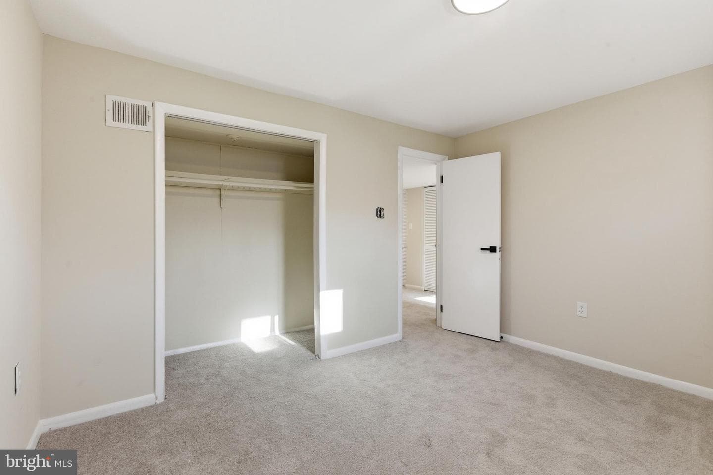 2102 Trafalgar Drive photo 32