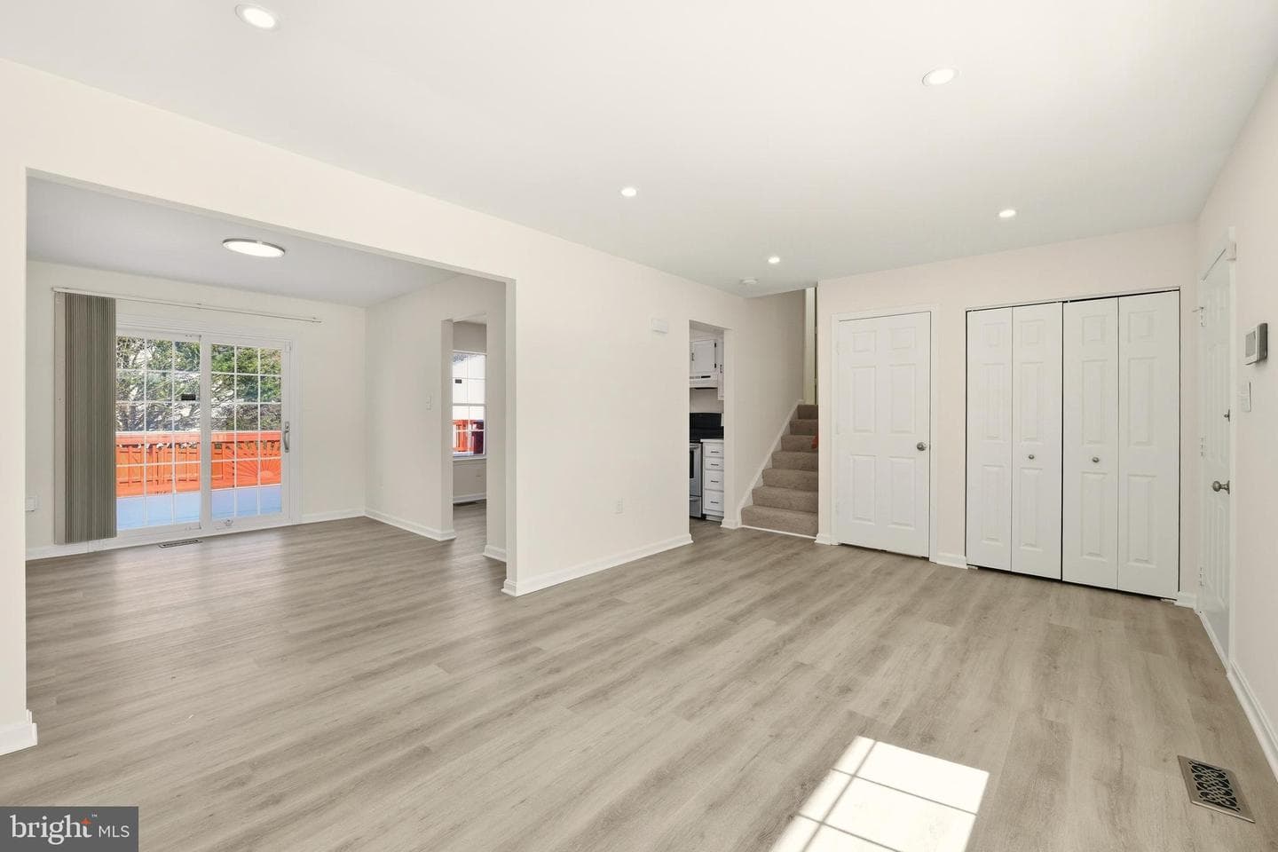 5301 Broadwater Street photo 15