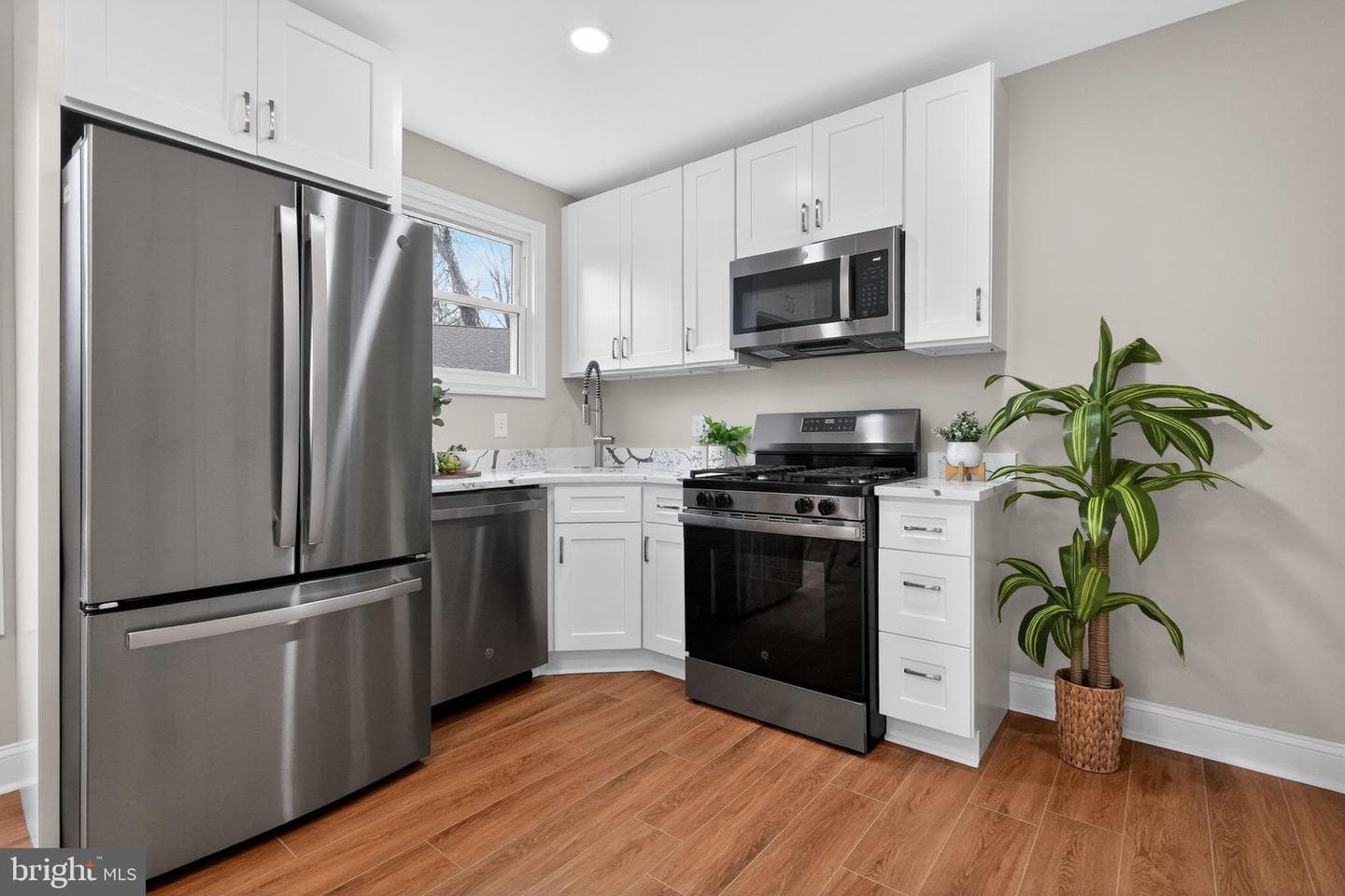 1608 Elson Street photo 9