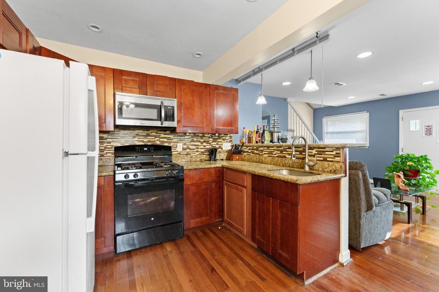 1709 Langley Way photo 8