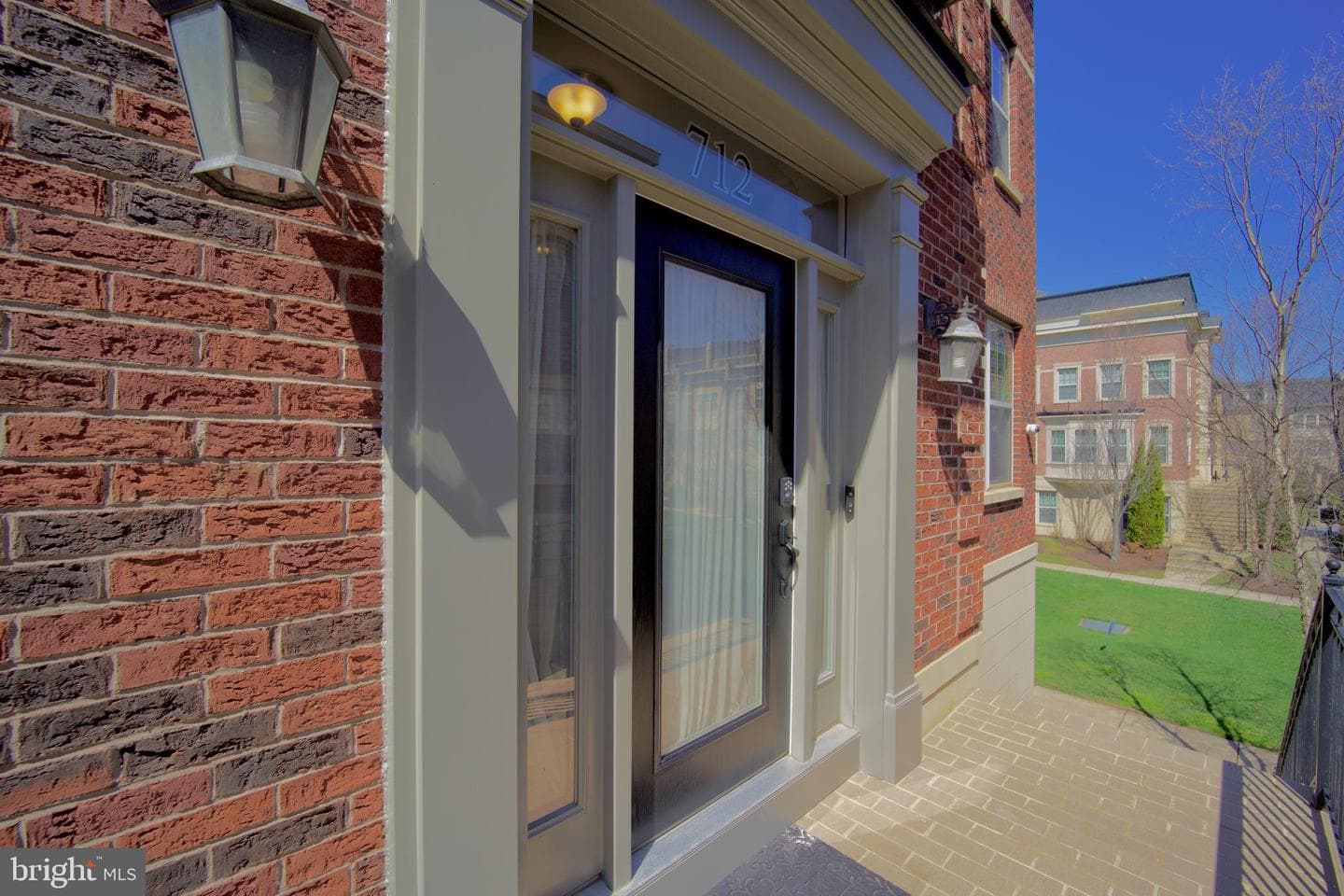 712 Sentry Square photo 3