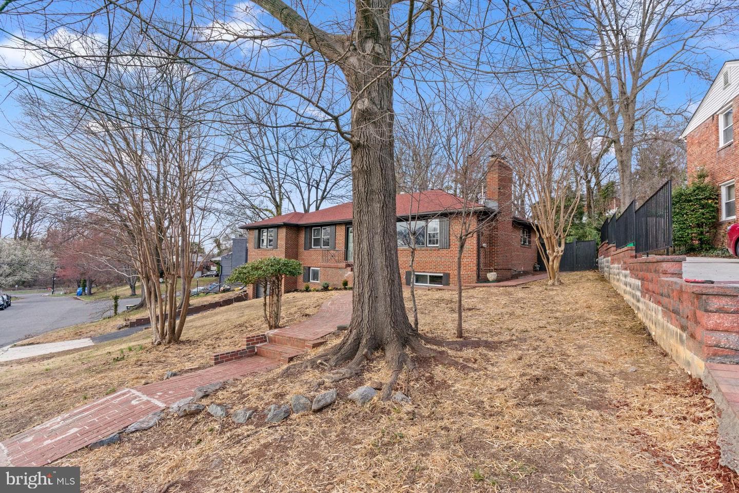 2402 Fairlawn Street photo 2