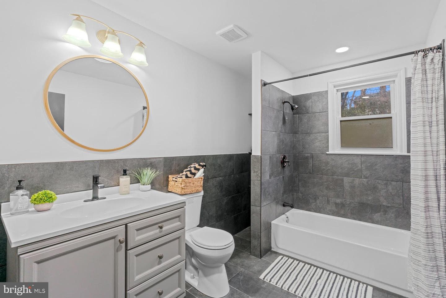 2402 Fairlawn Street photo 29