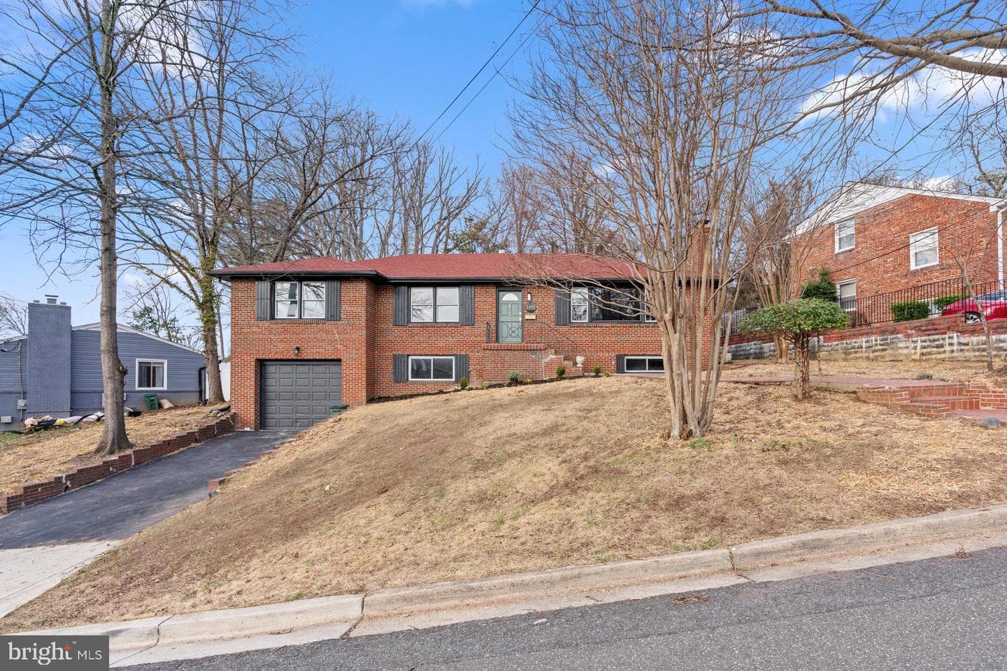 2402 Fairlawn Street photo 3