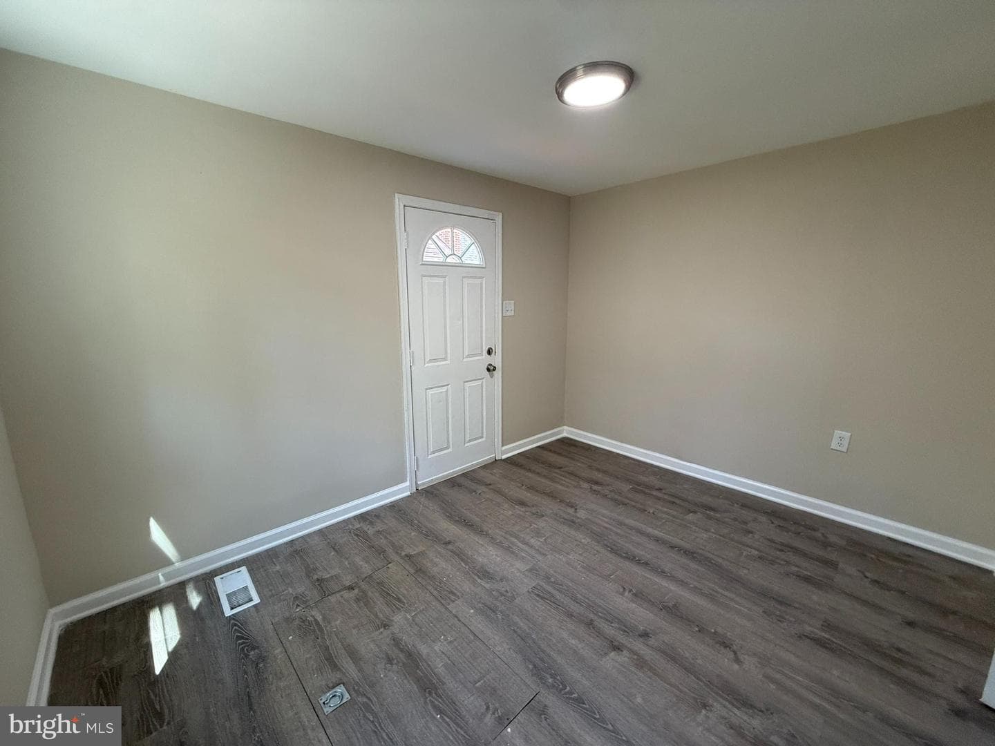 6809 Greenvale Parkway photo 10