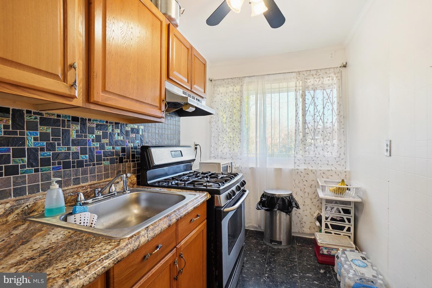7523 Greenleaf Road photo 9