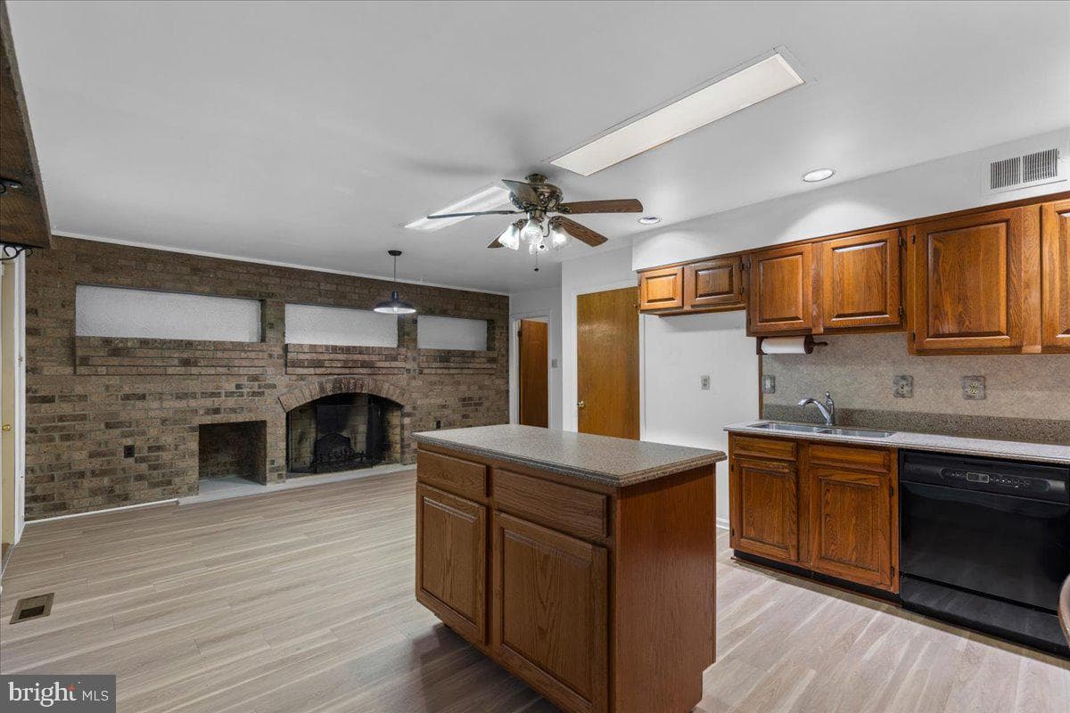 727 Gleneagles Drive photo 14