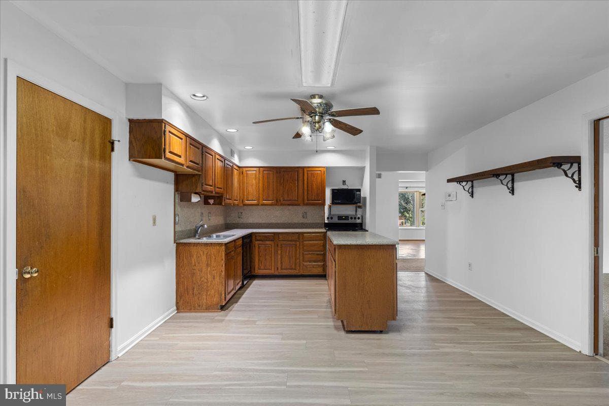 727 Gleneagles Drive photo 16