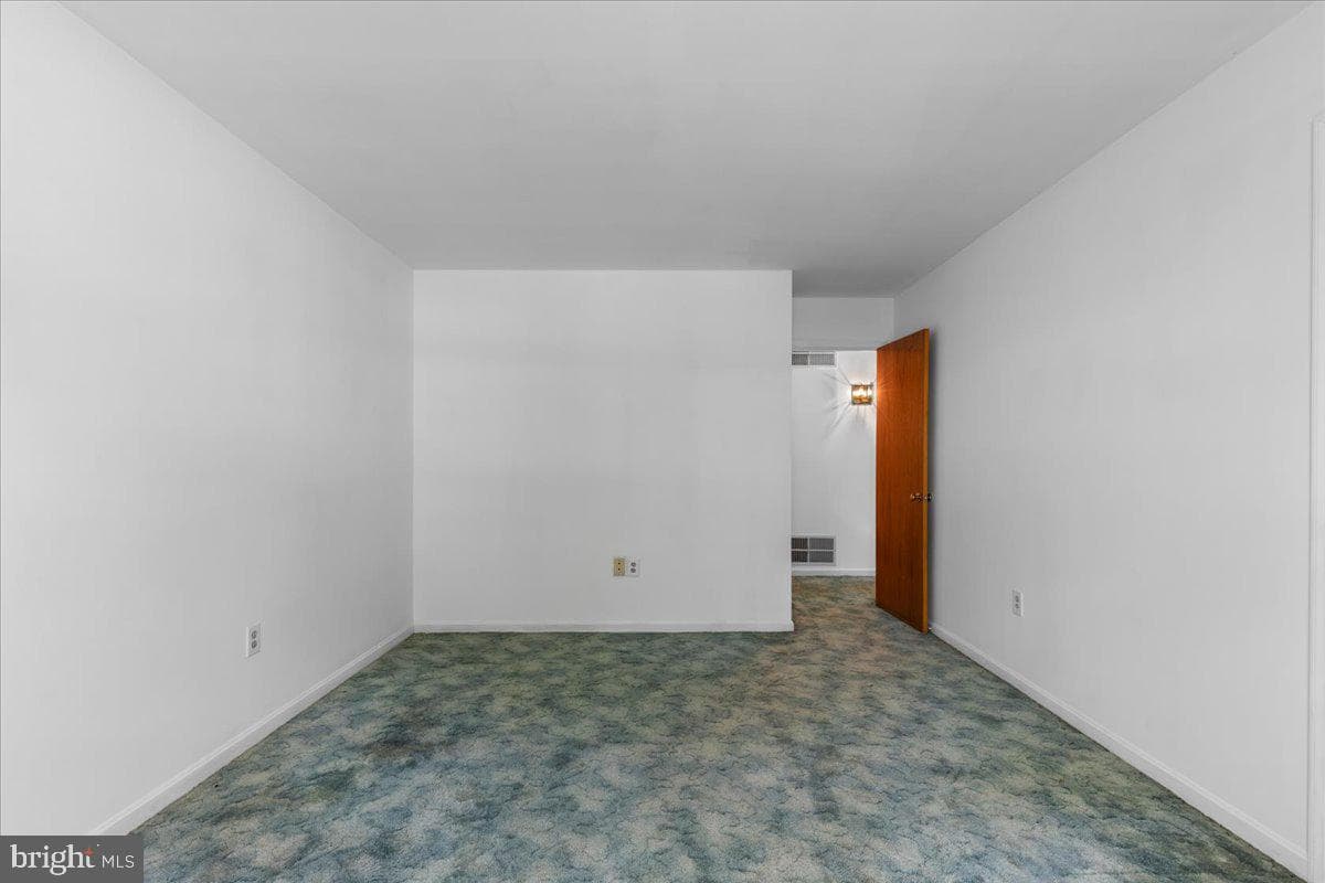 727 Gleneagles Drive photo 27