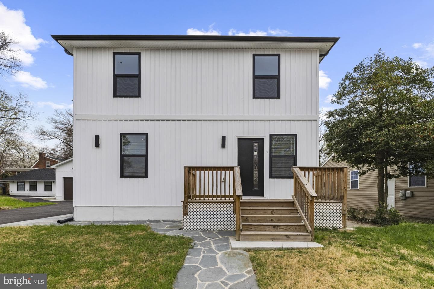 5617 36th Avenue photo 3