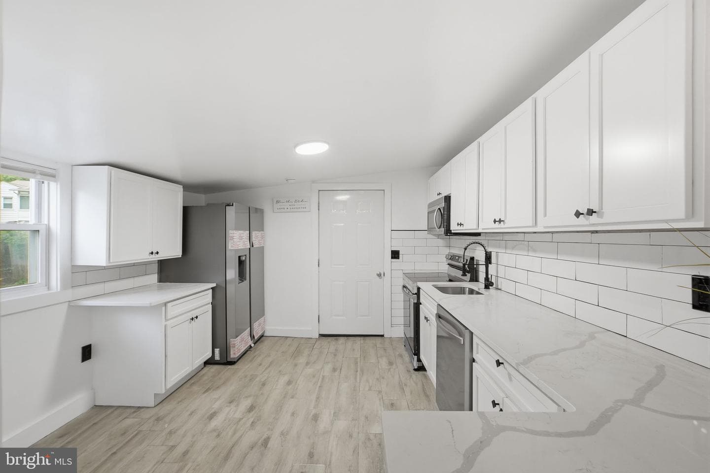 5906 Berwyn Road photo 10