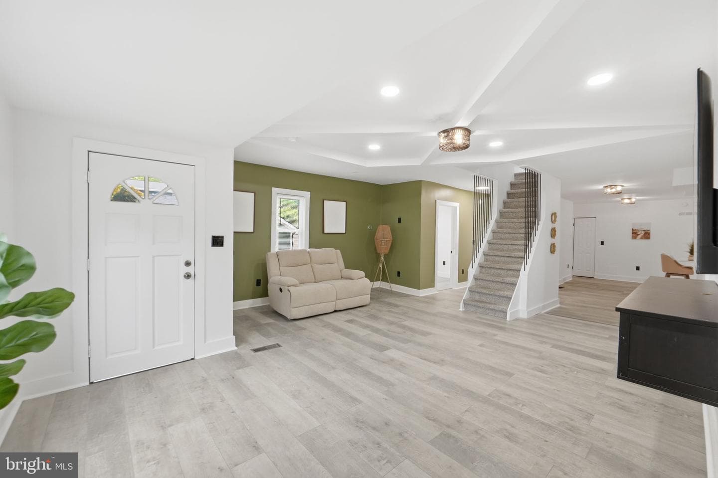 5906 Berwyn Road photo 4