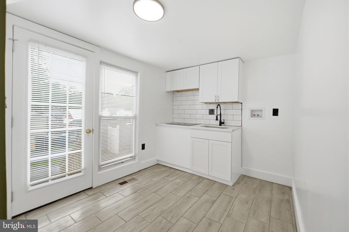 5906 Berwyn Road photo 7