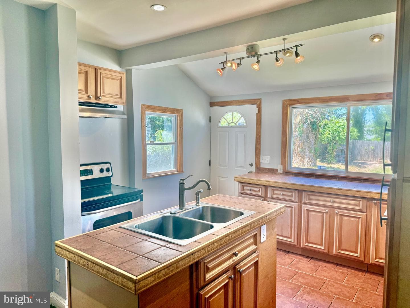 6506 Gateway Boulevard photo 13