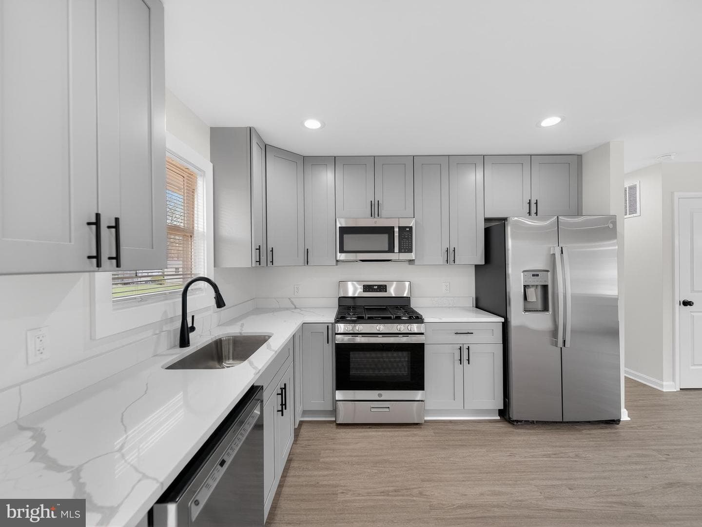 8608 Girard Street photo 10