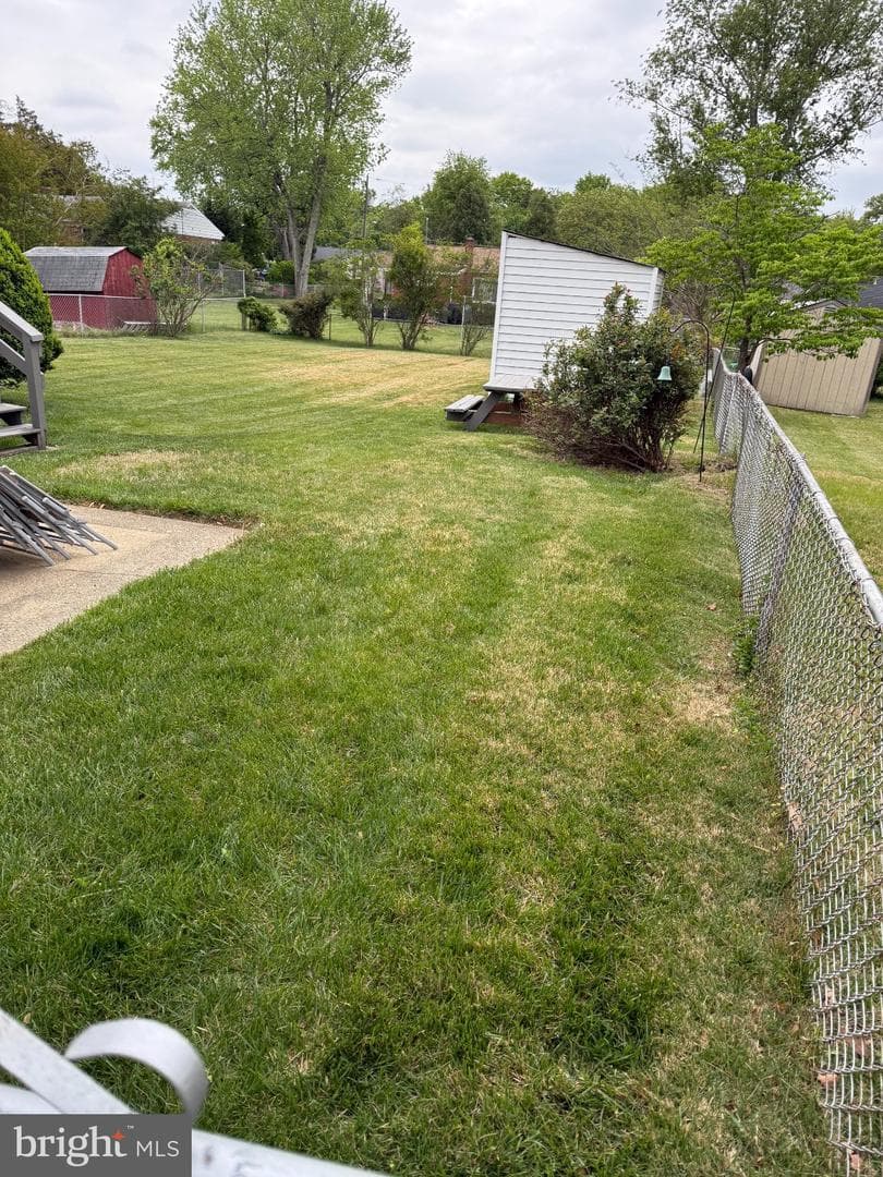 6117 Auth Road photo 6