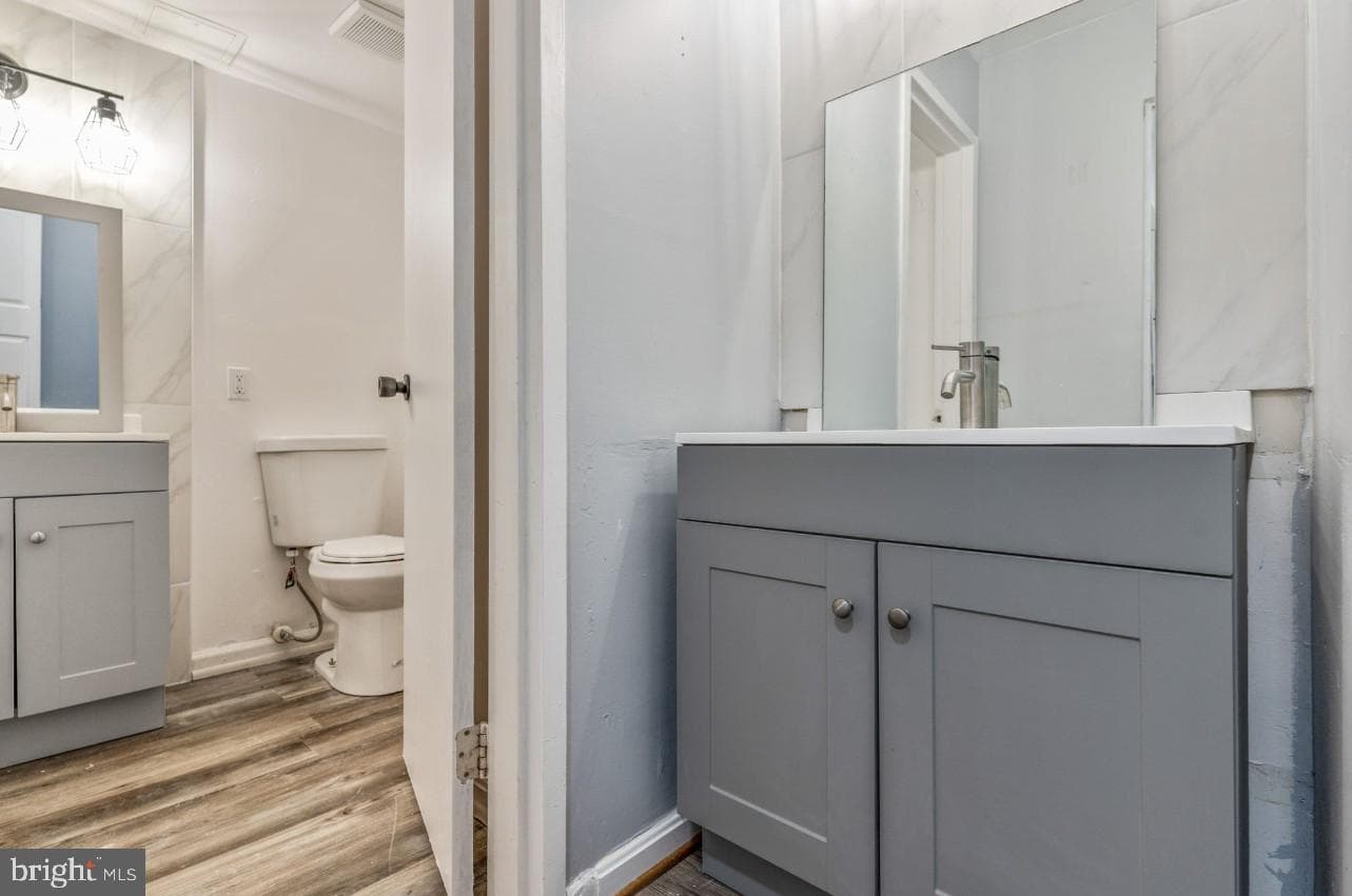 10122 Campus Way S #203-1a photo 12