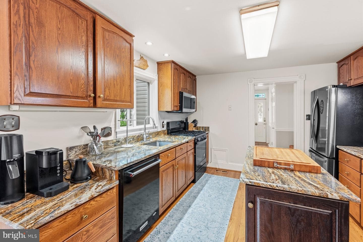 1105 Montgomery St photo 3