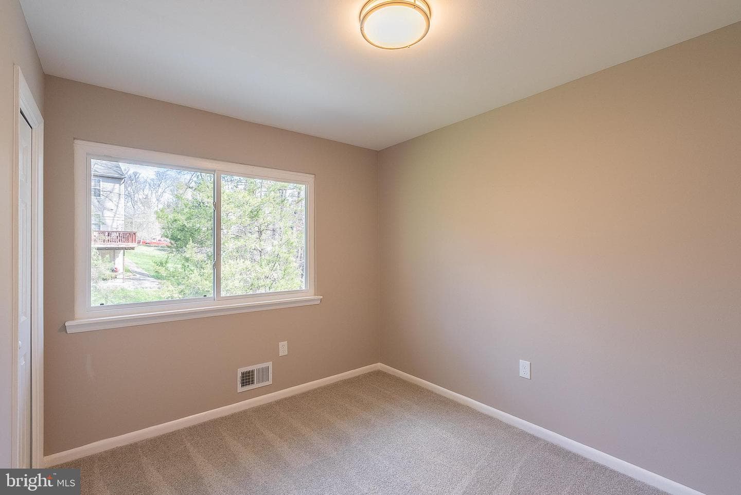 402 Warburton Oaks Drive photo 21