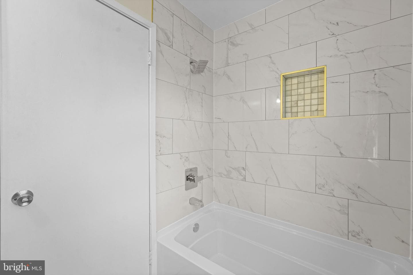 8405 Ravenswood photo 16