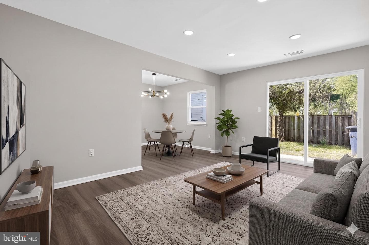 7509 Courtney Place photo 2