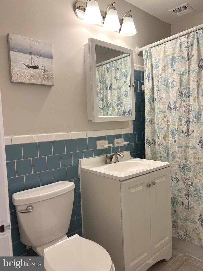 7922 Lakecrest Drive photo 9