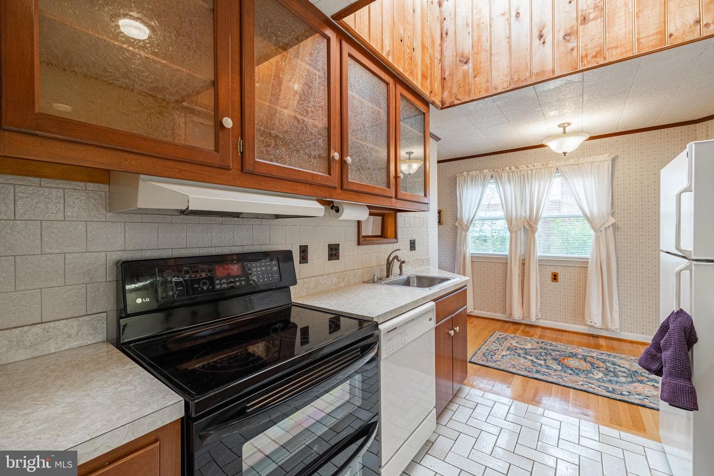 10904 Fleetwood Drive photo 10