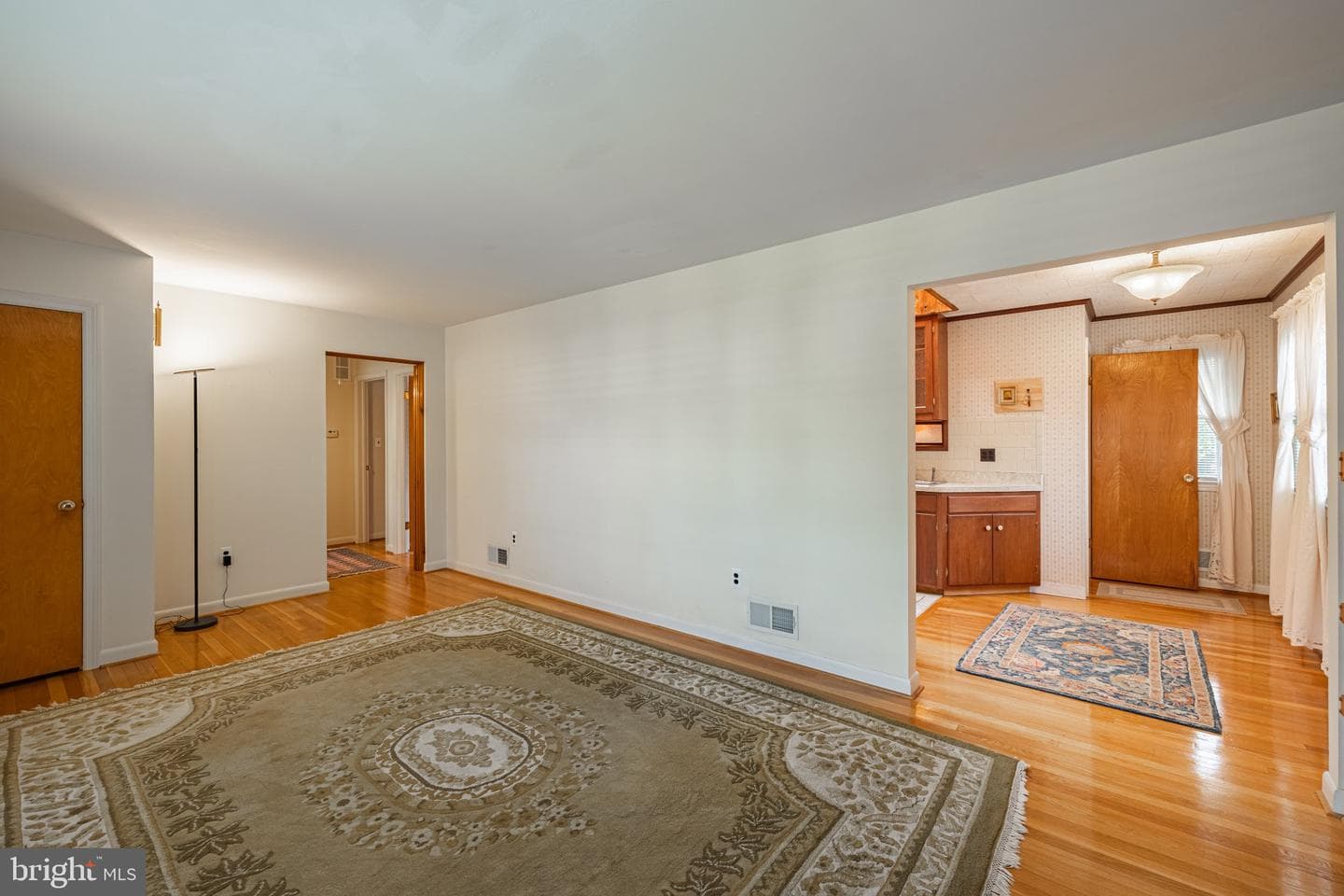 10904 Fleetwood Drive photo 3