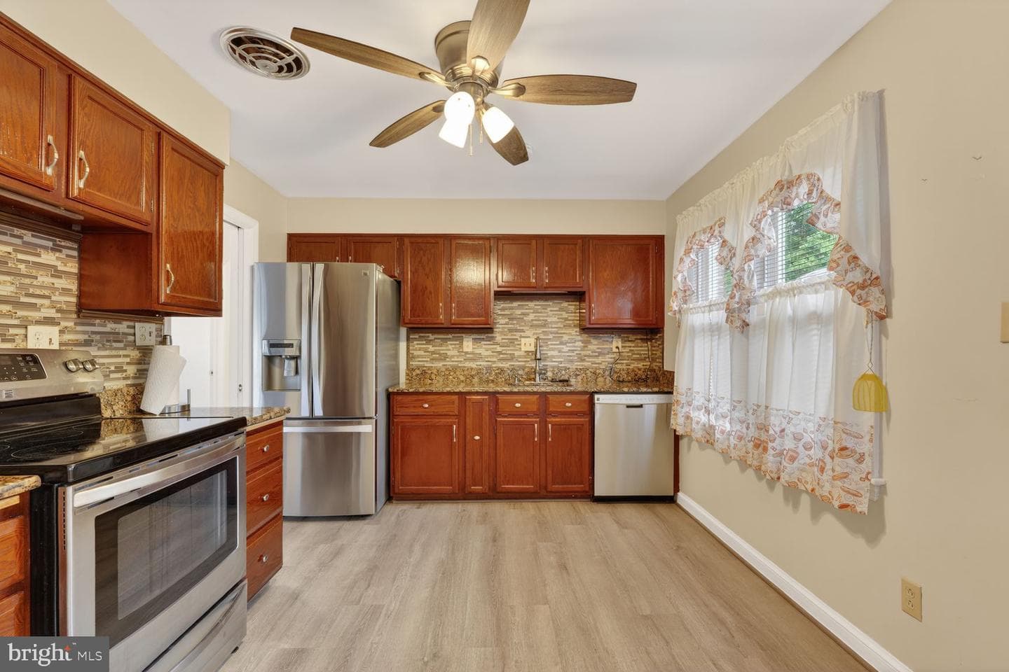 3804 Hemlock Place photo 8
