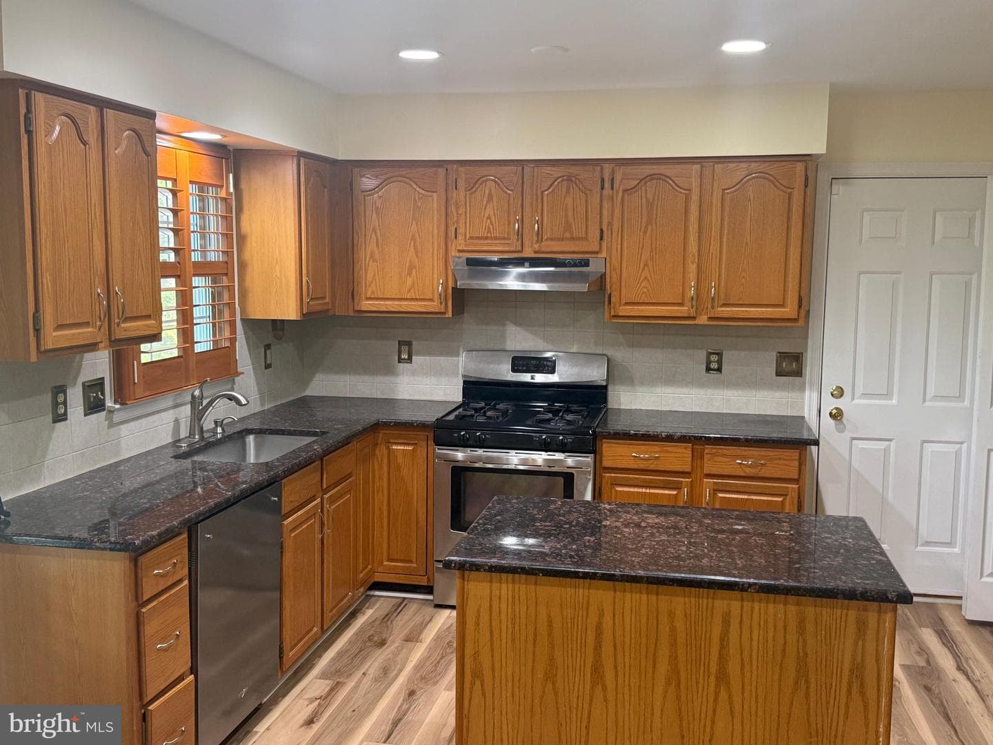 5404 Lakevale Terrace photo 13