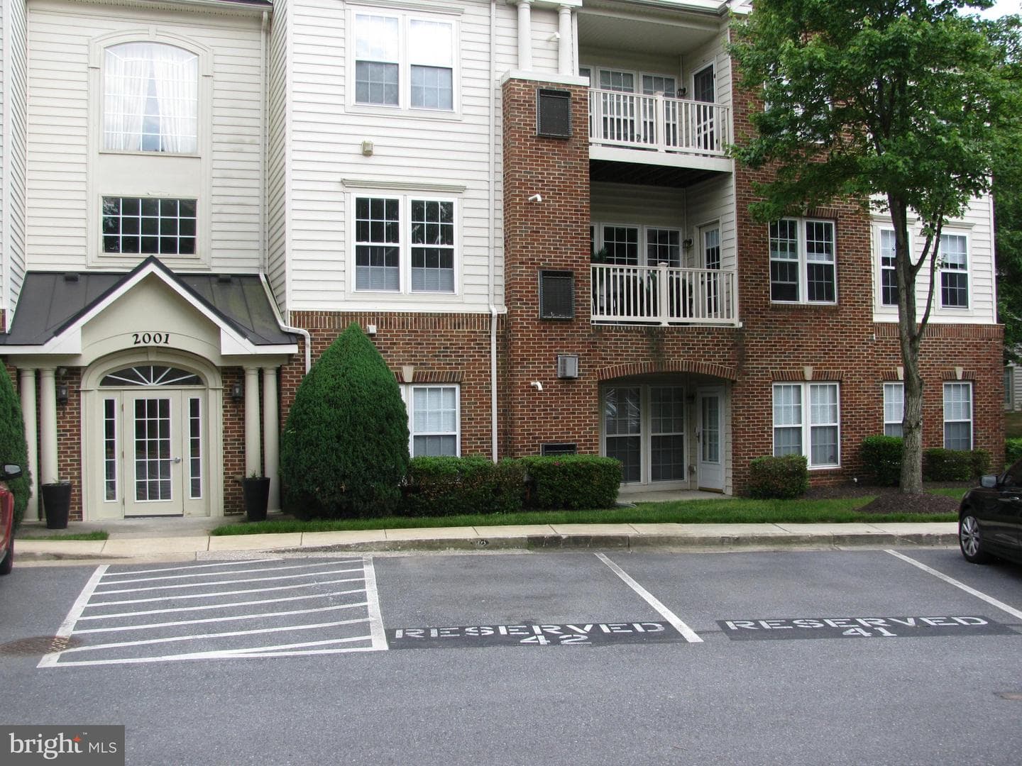 2001 Connor Court #704d
