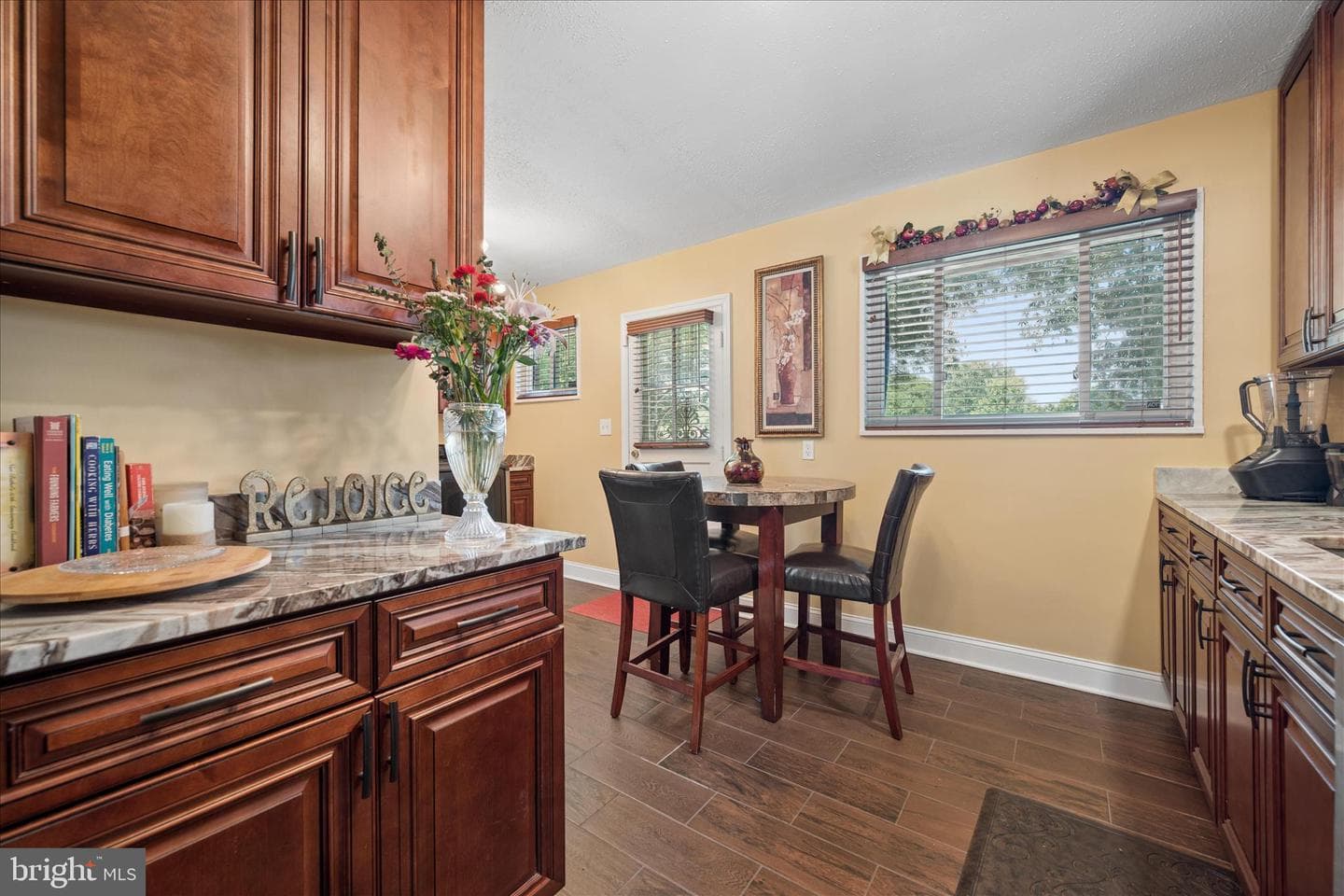 6803 Adelphi Rd photo 15
