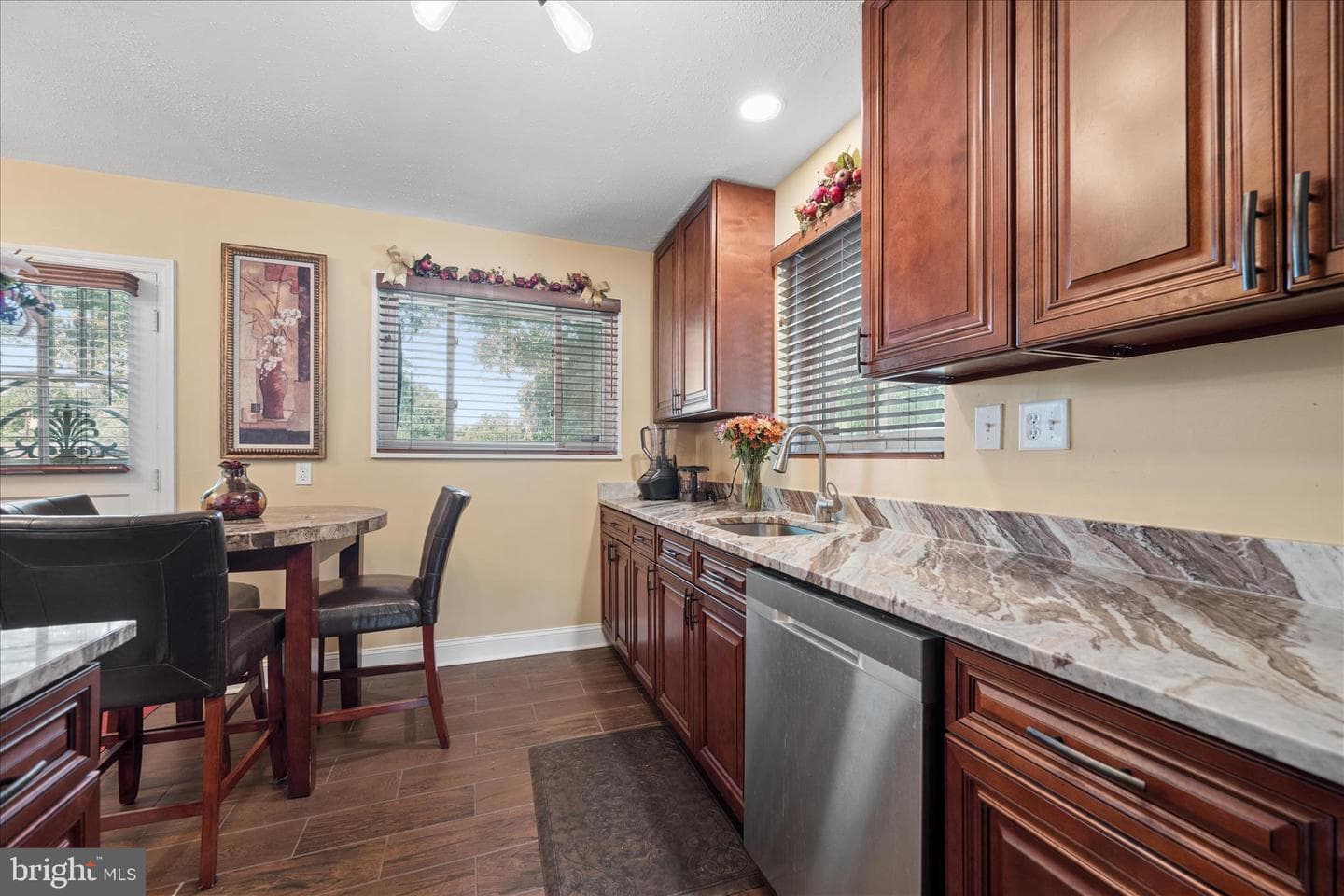 6803 Adelphi Rd photo 17