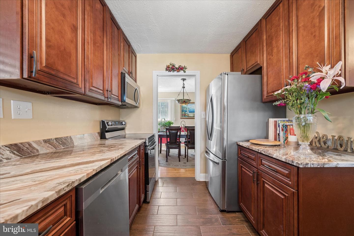 6803 Adelphi Rd photo 18